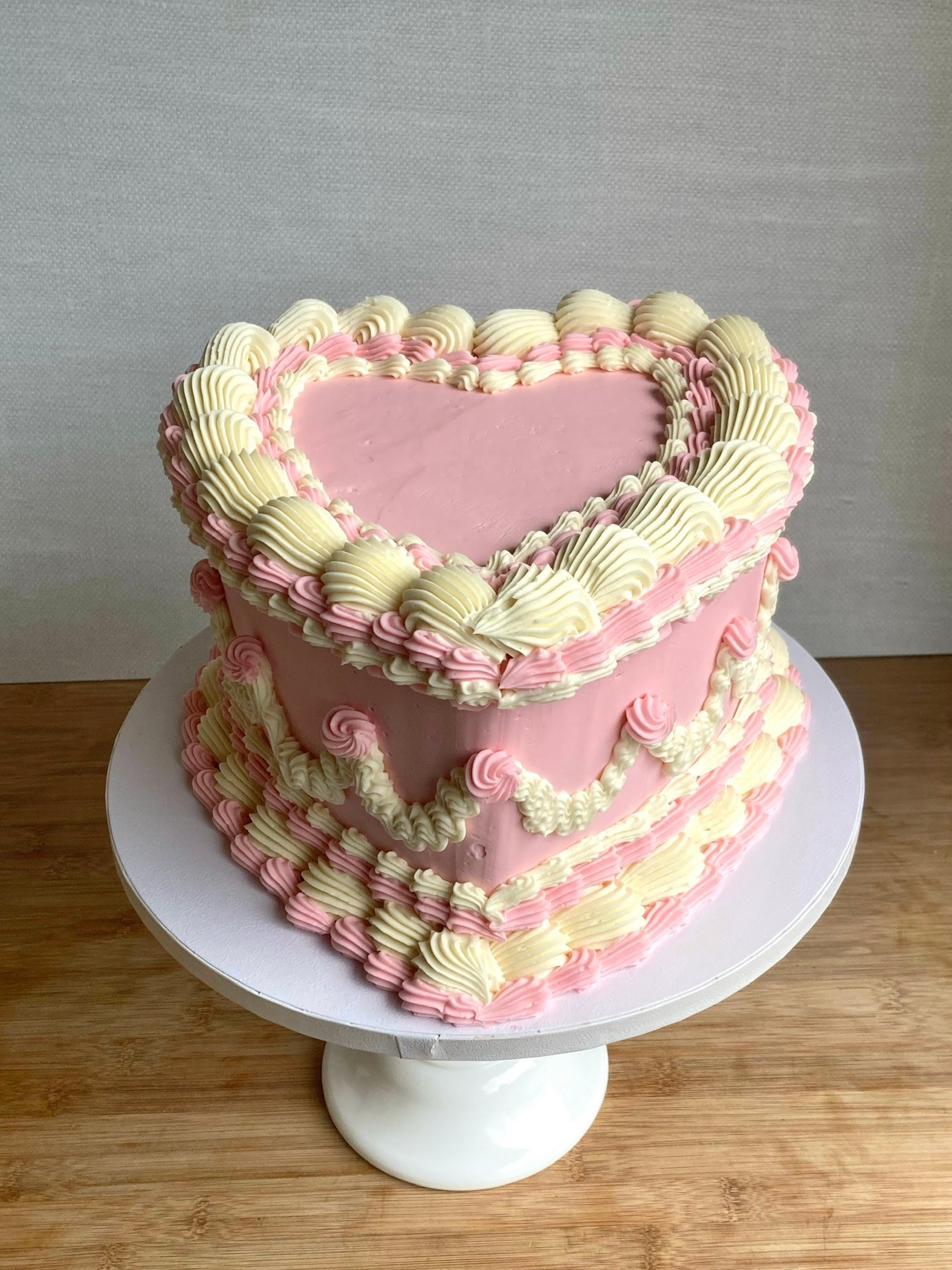 Vintage Heart Cake | The SweetSide