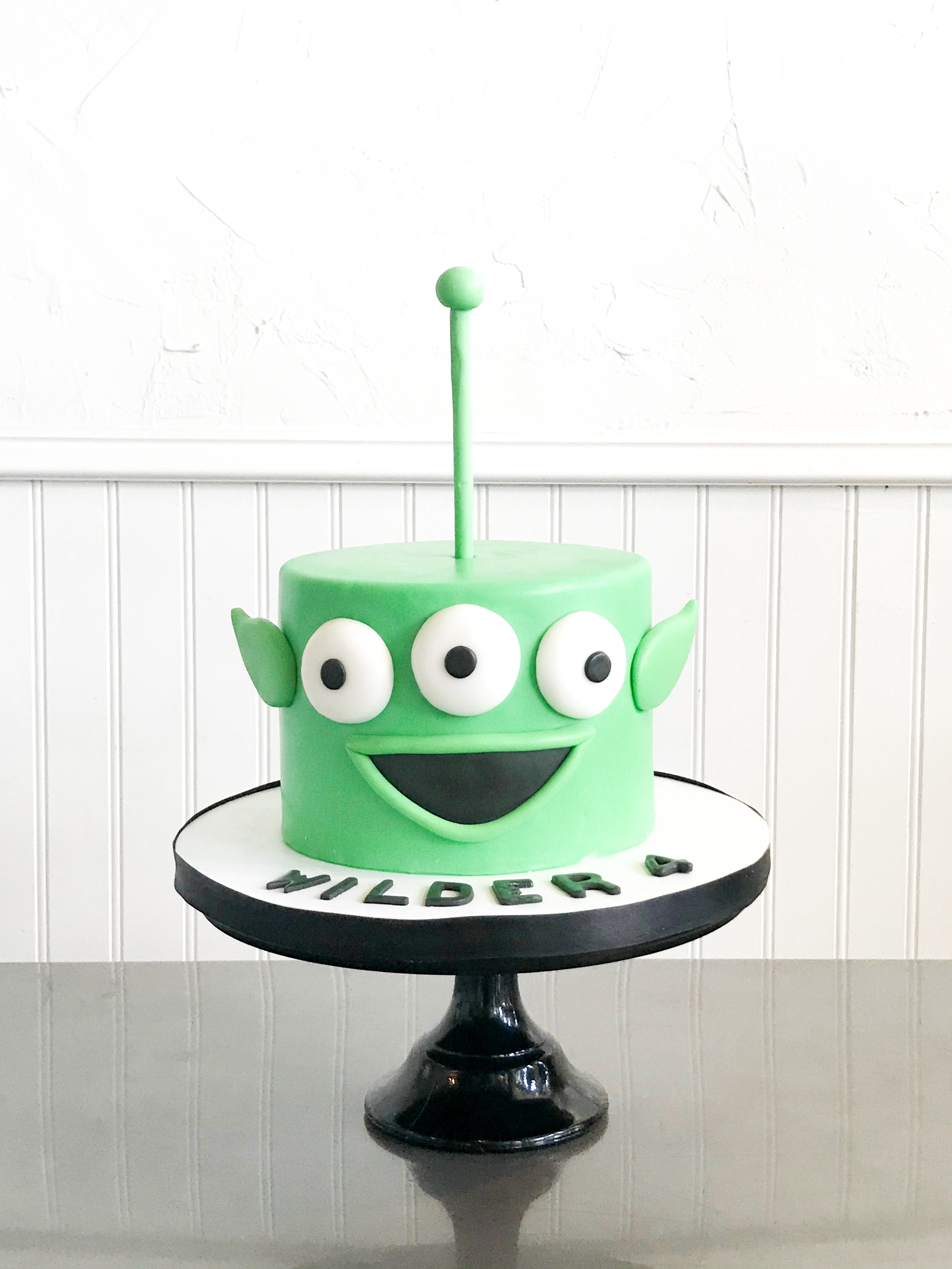 Amazon.com: Pre-assembled Alien Themed Happy Birthday Cake Topper ET UFO  Out Space Theme Birthday Cake Decoration for Kids Adults Birthday Party  Baby Shower Corporate Events : Grocery & Gourmet Food