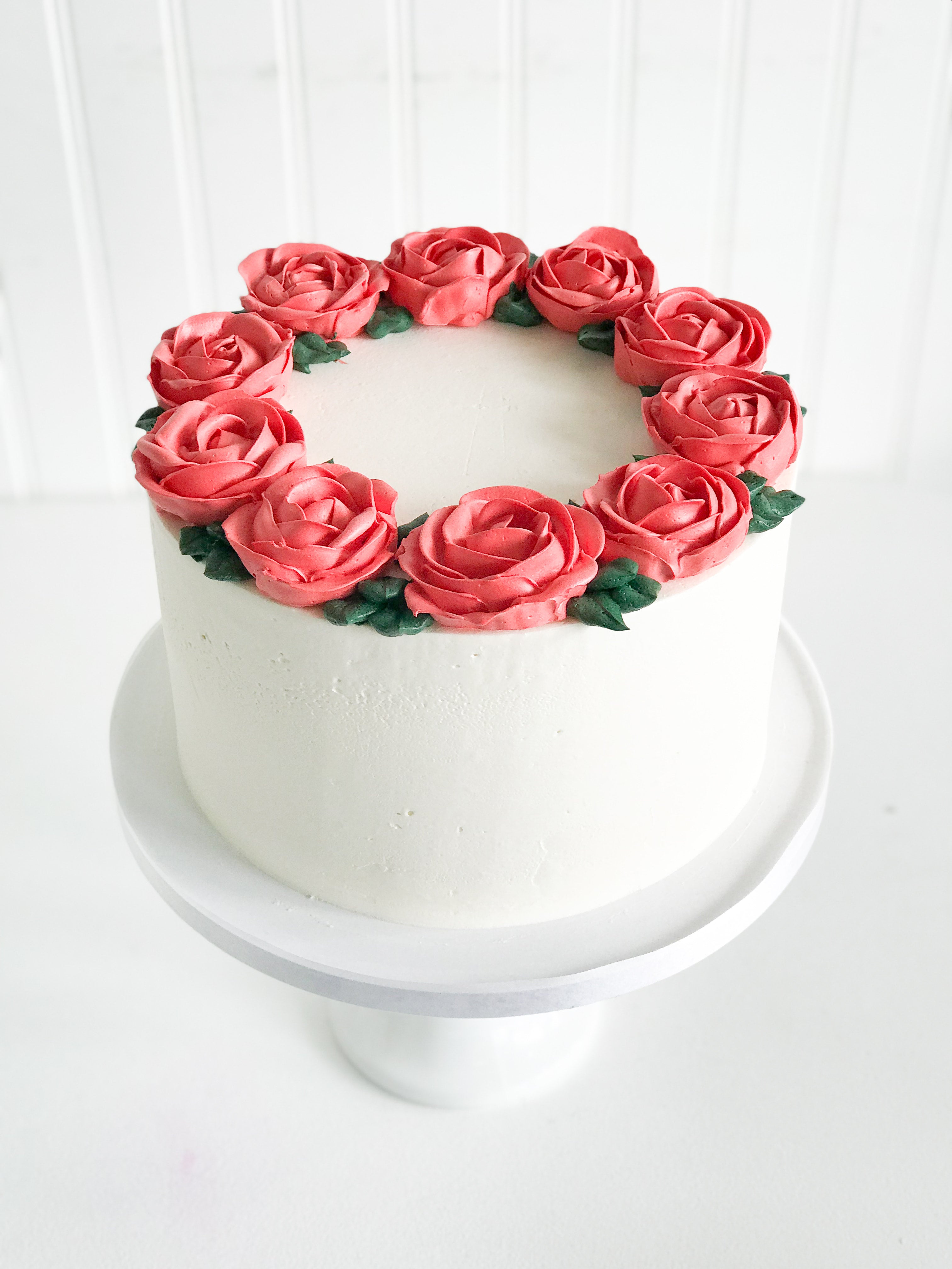 My BakeBay - 𝑹𝒆𝒅 𝑹𝒐𝒔𝒆 𝑪𝒂𝒌𝒆🌹🌹🌹 ➡️6 inches ➡️Fresh Red Roses .  . . . . . . . #cake #cakes #birthdaycake #cakedecorating #chocolate #food  #dessert #cakesofinstagram #birthday #instafood #cakedesign #cakestagram  #foodporn #